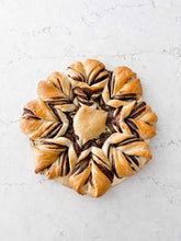 Load image into Gallery viewer, Nutella Star Pull A-Part Bread
