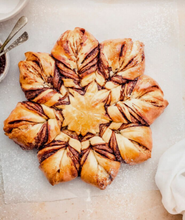 Load image into Gallery viewer, Nutella Star Pull A-Part Bread
